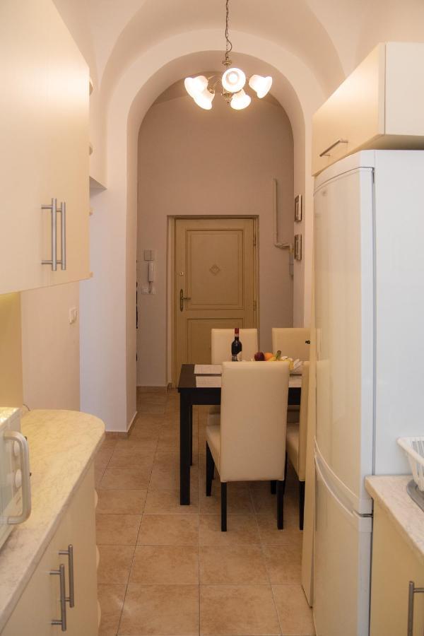 Theatroom Apartman Eger Exterior foto